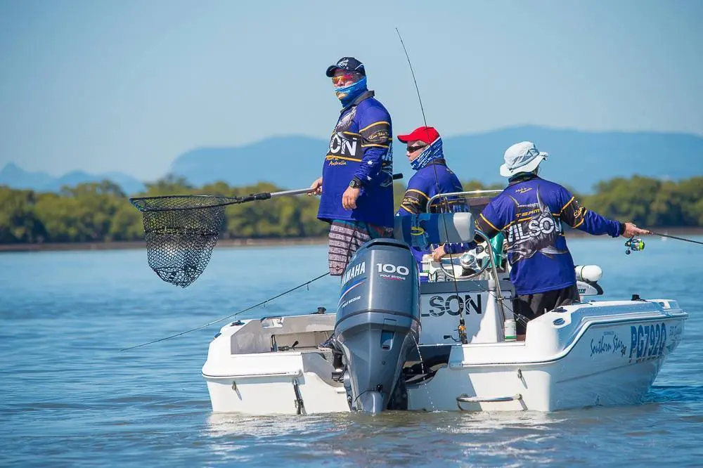 Team Wilson get the net ready.